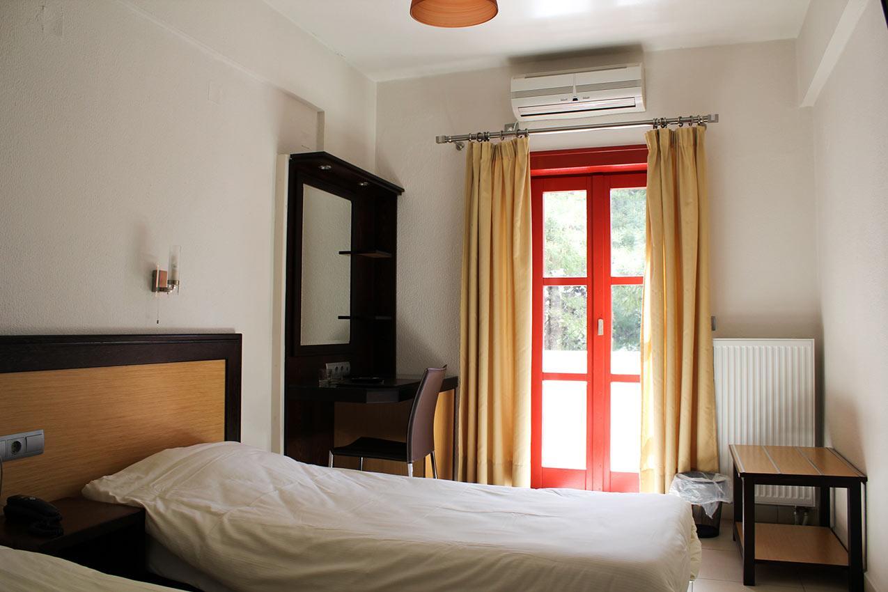 Aposperides Hotel Livadi  Exterior photo